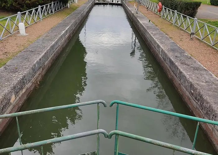 Petit Mas Cosy Du Bord De Loire A 15 Mm Du Parc Le Pal Diou (Allier)
