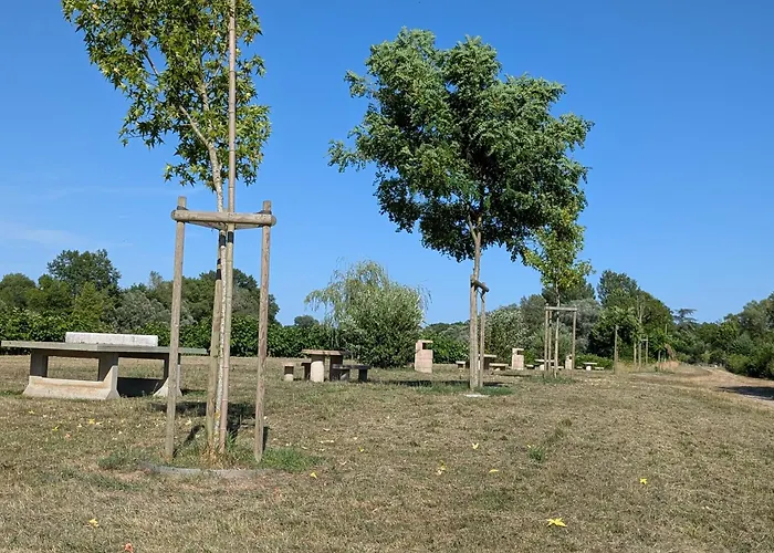 Apartment Petit Mas Cosy Du Bord De Loire A 15 Mm Du Parc Le Pal