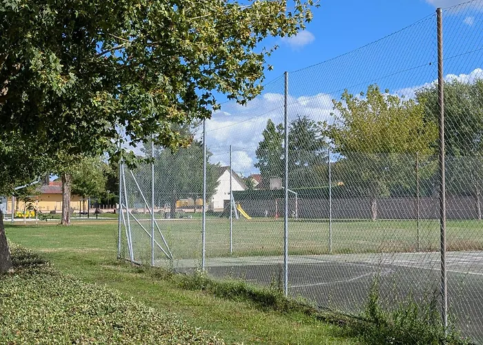 Apartment Petit Mas Cosy Du Bord De Loire A 15 Mm Du Parc Le Pal
