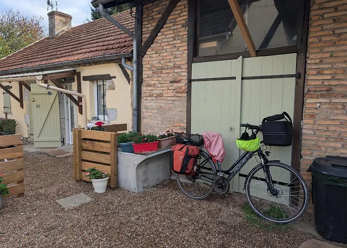 Apartment Petit Mas Cosy Du Bord De Loire A 15 Mm Du Parc Le Pal